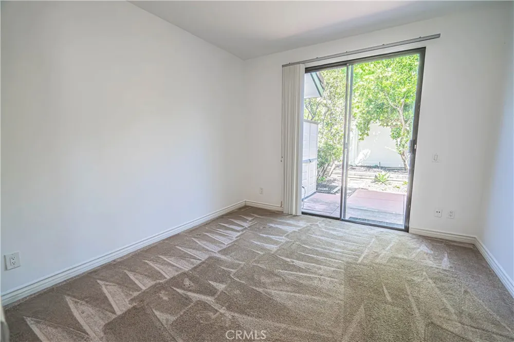 4797 Taranto Oak Park, CA 91377
