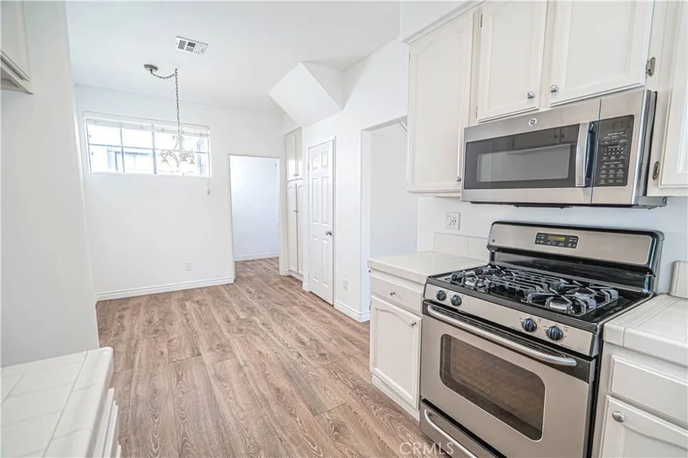 4797 Taranto Oak Park, CA 91377