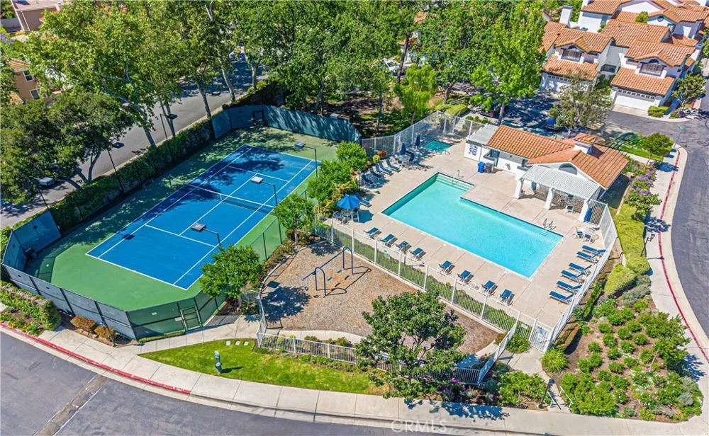 4797 Taranto Oak Park, CA 91377