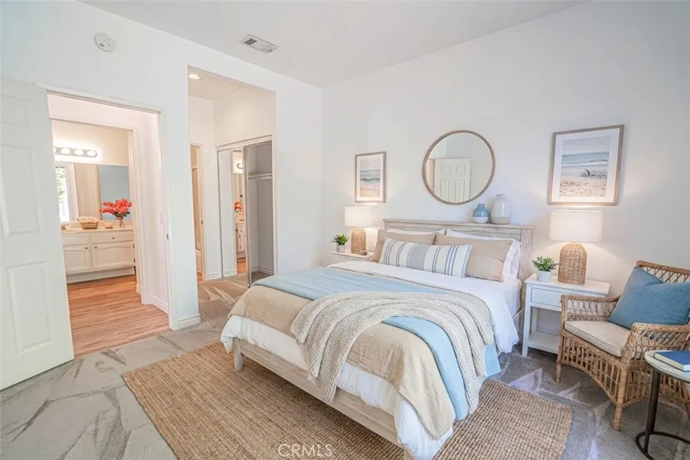 4797 Taranto Oak Park, CA 91377