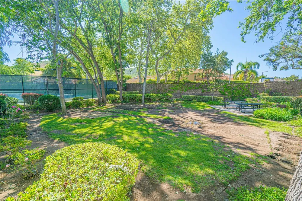 4797 Taranto Oak Park, CA 91377