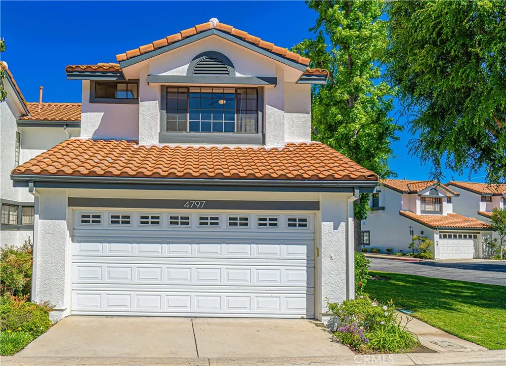 4797 Taranto Oak Park, CA 91377