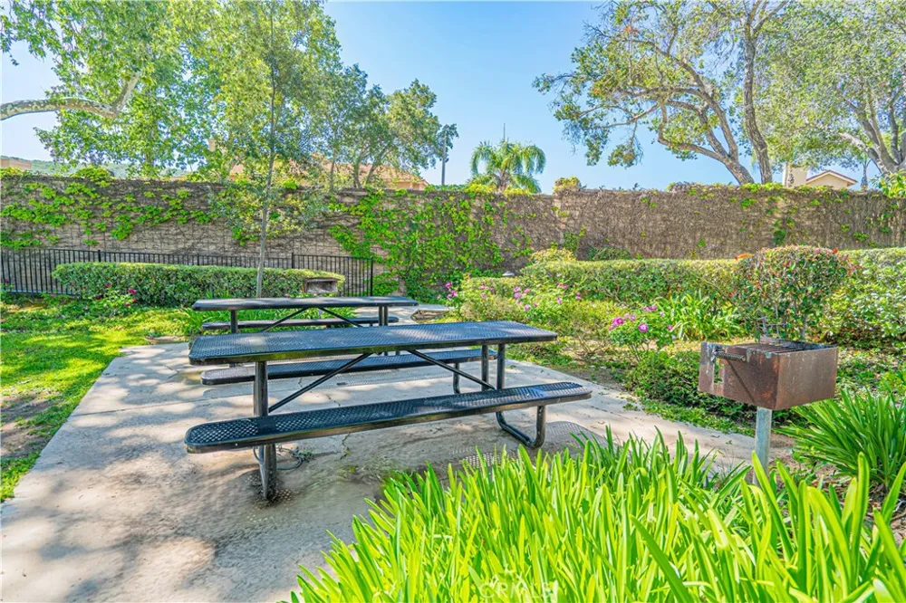 4797 Taranto Oak Park, CA 91377