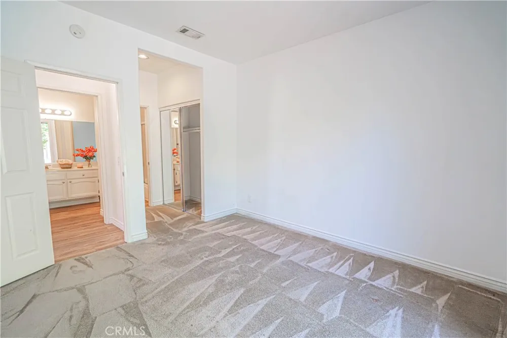 4797 Taranto Oak Park, CA 91377