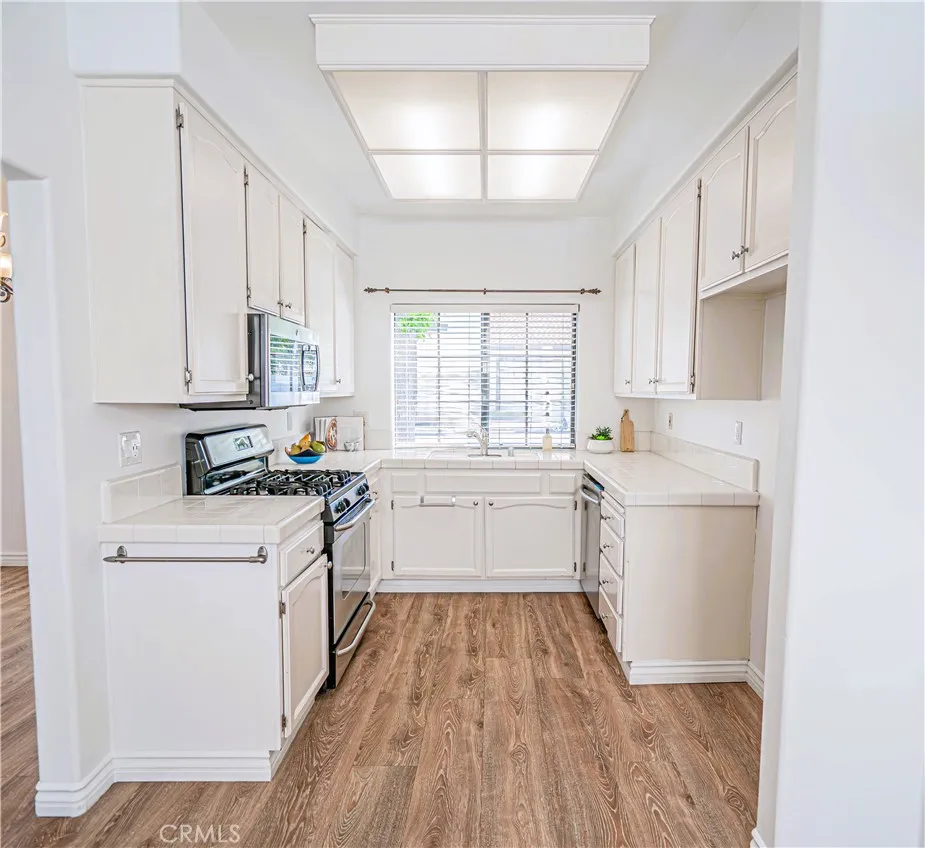 4797 Taranto Oak Park, CA 91377
