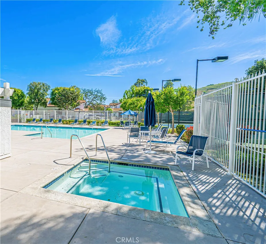 4797 Taranto Oak Park, CA 91377