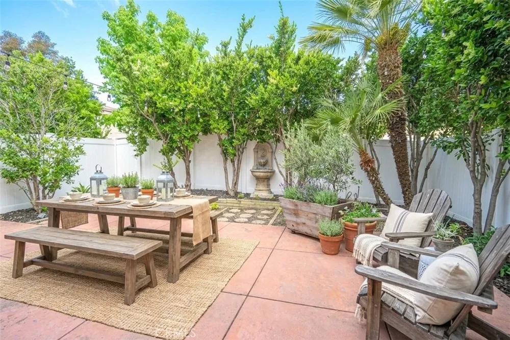 4797 Taranto Oak Park, CA 91377