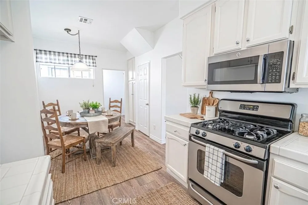 4797 Taranto Oak Park, CA 91377