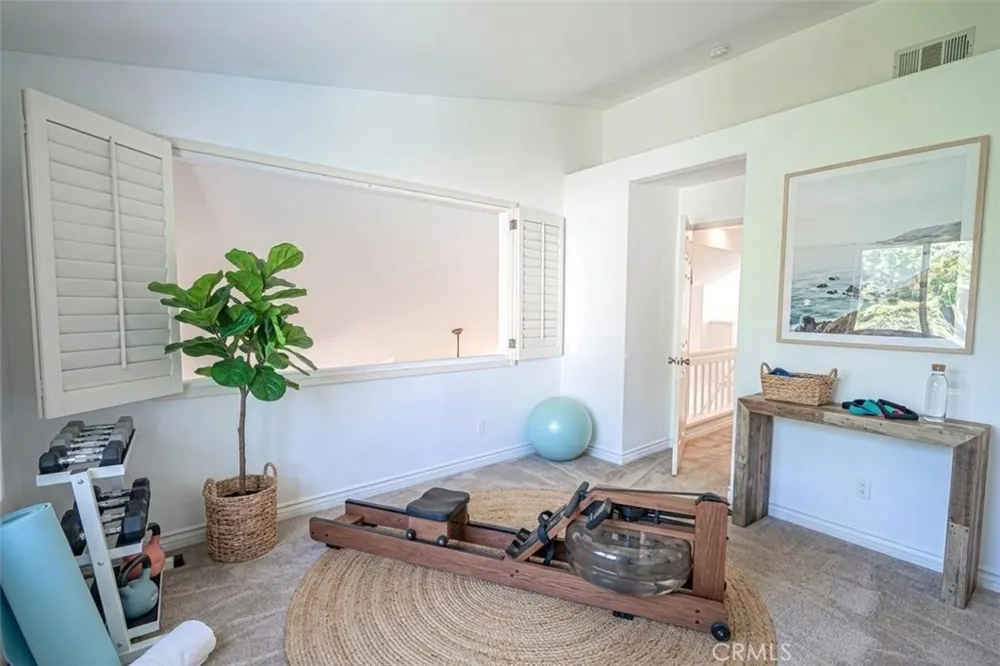 4797 Taranto Oak Park, CA 91377