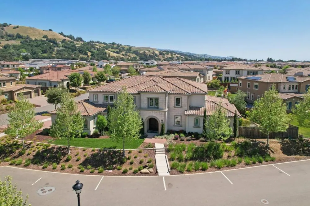 18600 Corte Arcangel Morgan Hill, CA 95037
