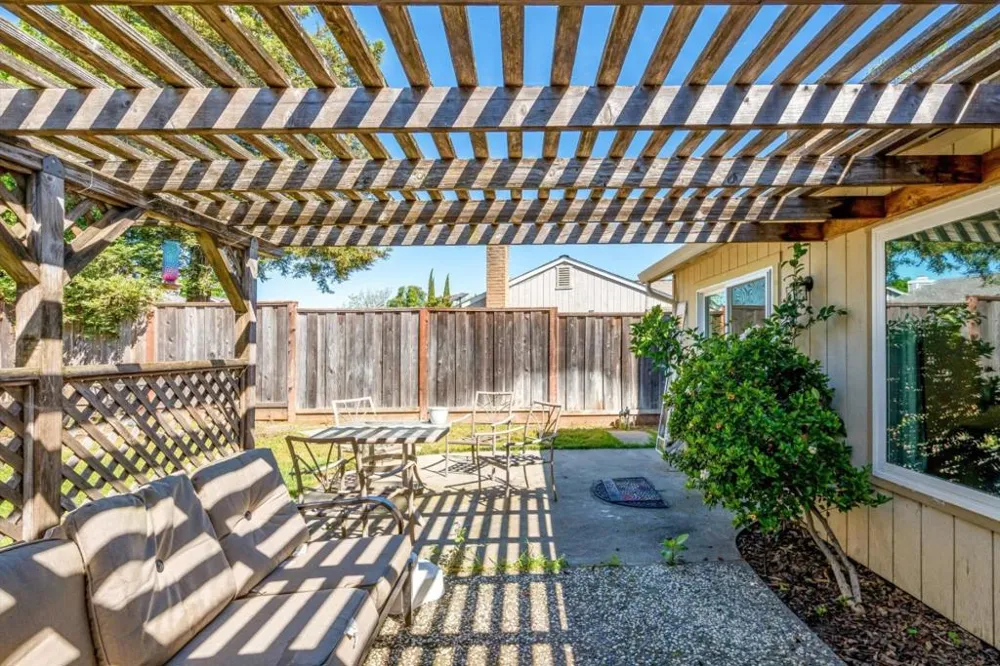523 Thomas Circle Suisun City, CA 94585