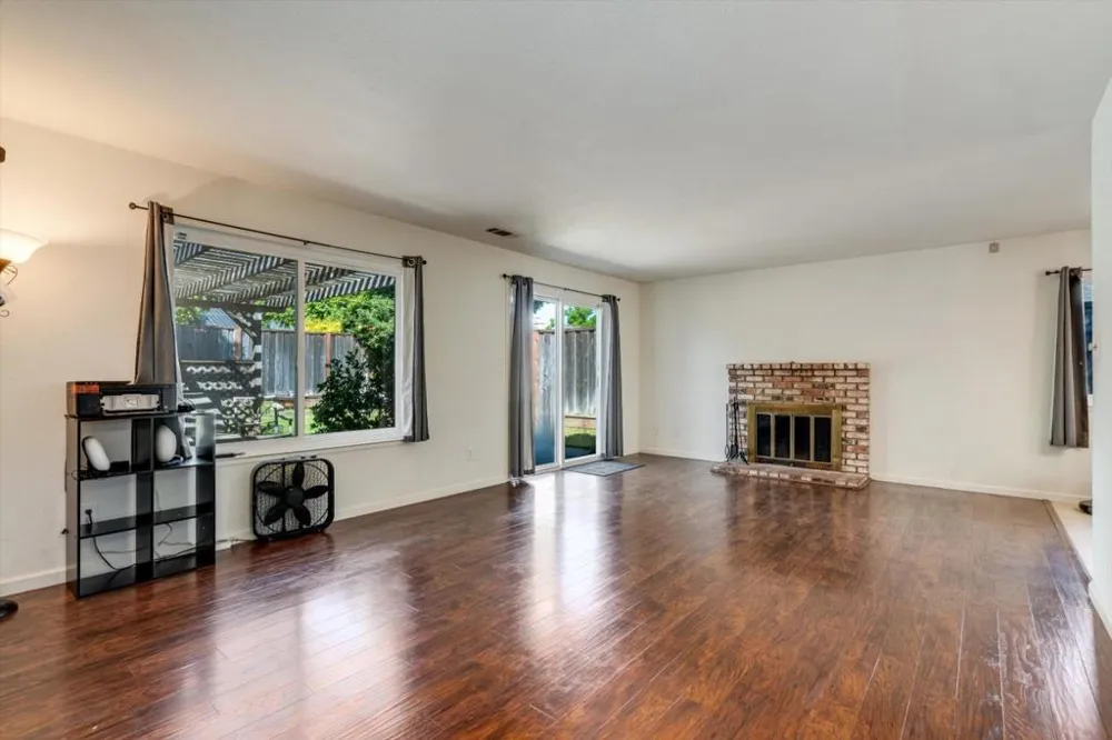 523 Thomas Circle Suisun City, CA 94585