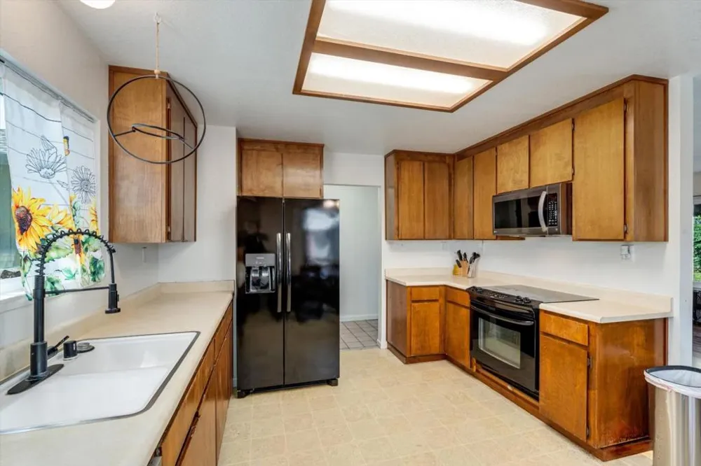 523 Thomas Circle Suisun City, CA 94585