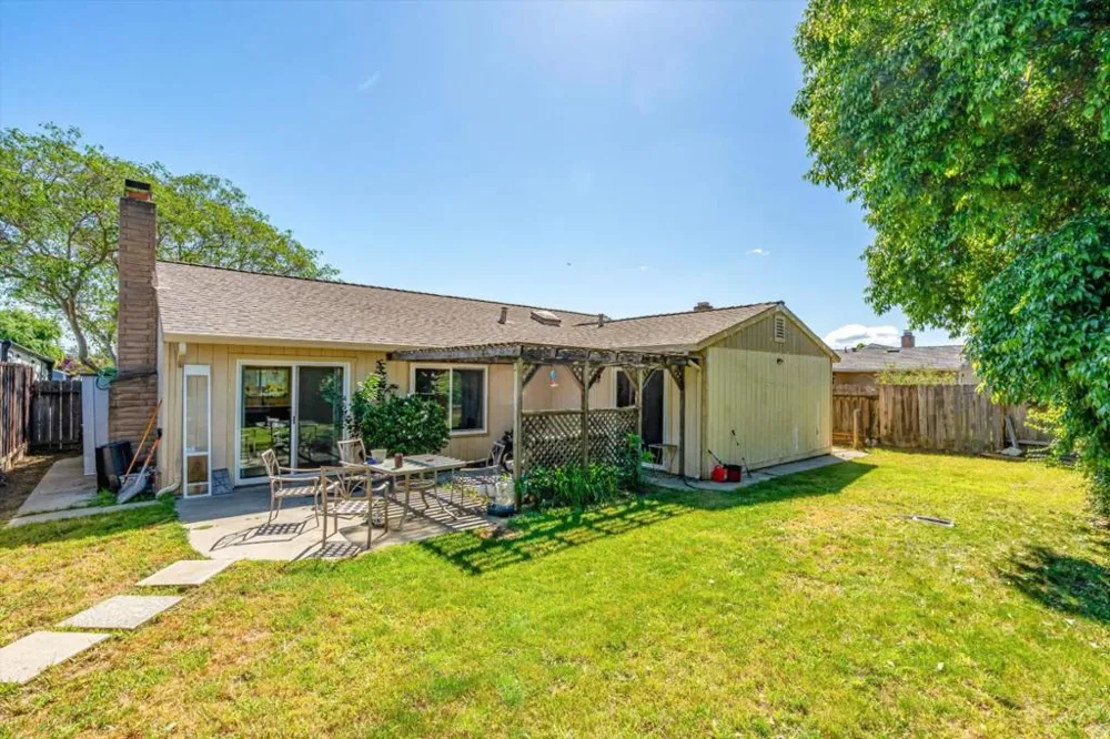 523 Thomas Circle Suisun City, CA 94585