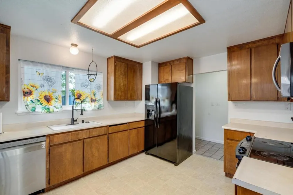 523 Thomas Circle Suisun City, CA 94585