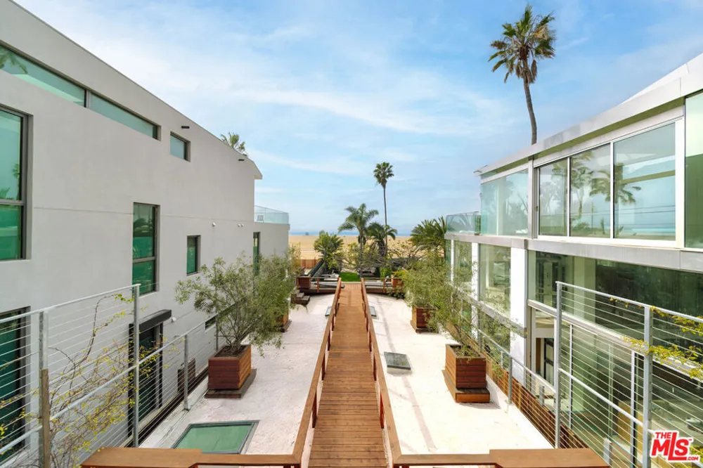 936 Palisades Beach Road Santa Monica, CA 90403