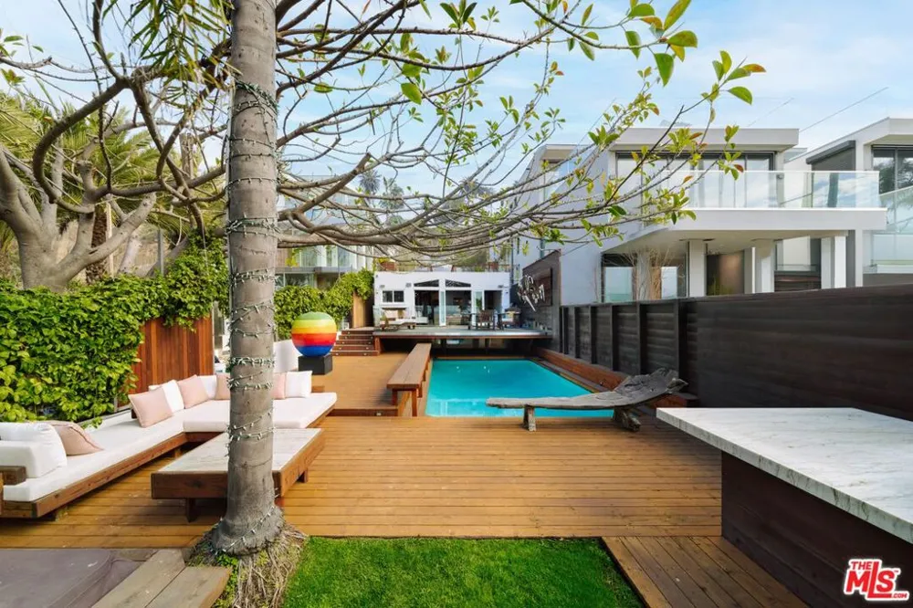 936 Palisades Beach Road Santa Monica, CA 90403
