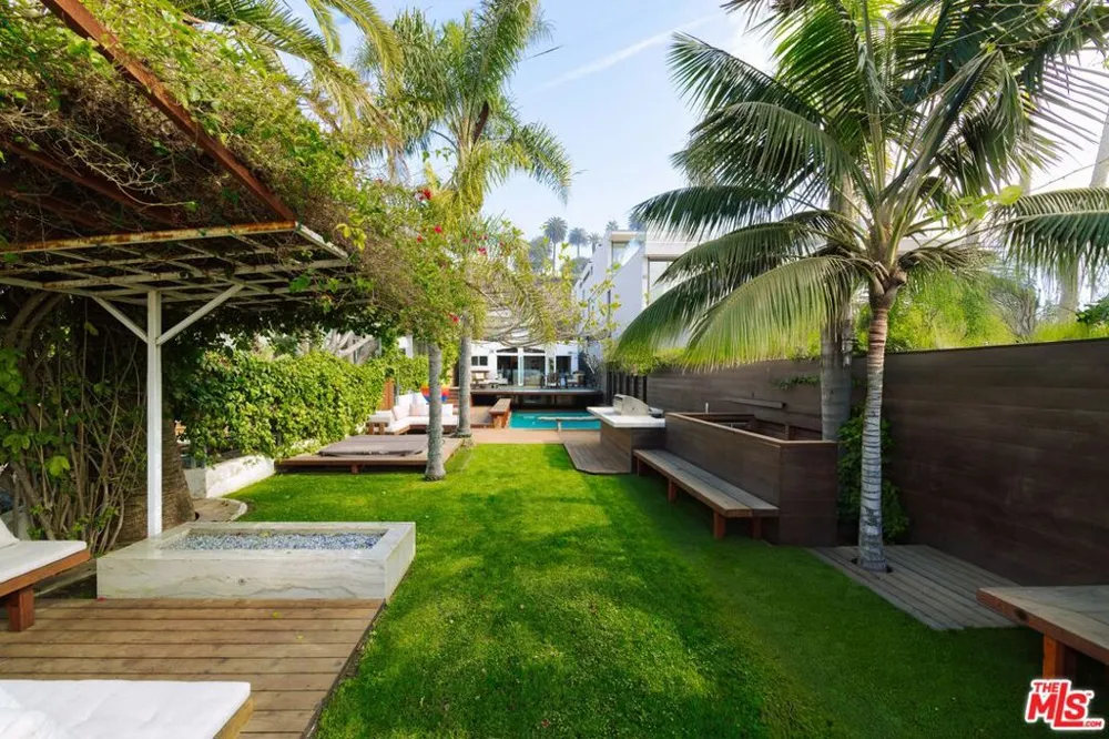 936 Palisades Beach Road Santa Monica, CA 90403