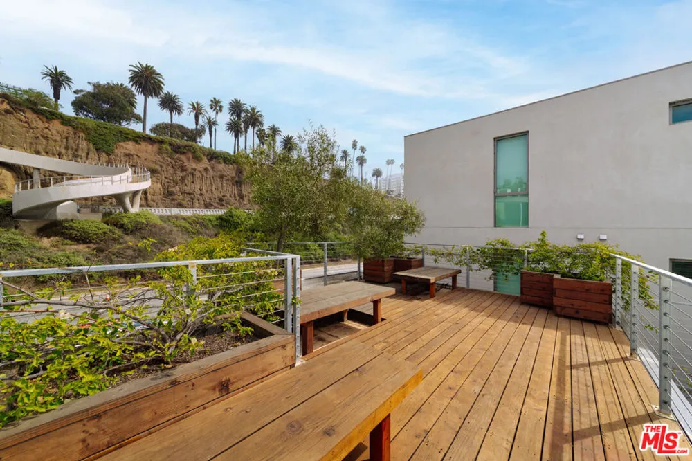936 Palisades Beach Road Santa Monica, CA 90403
