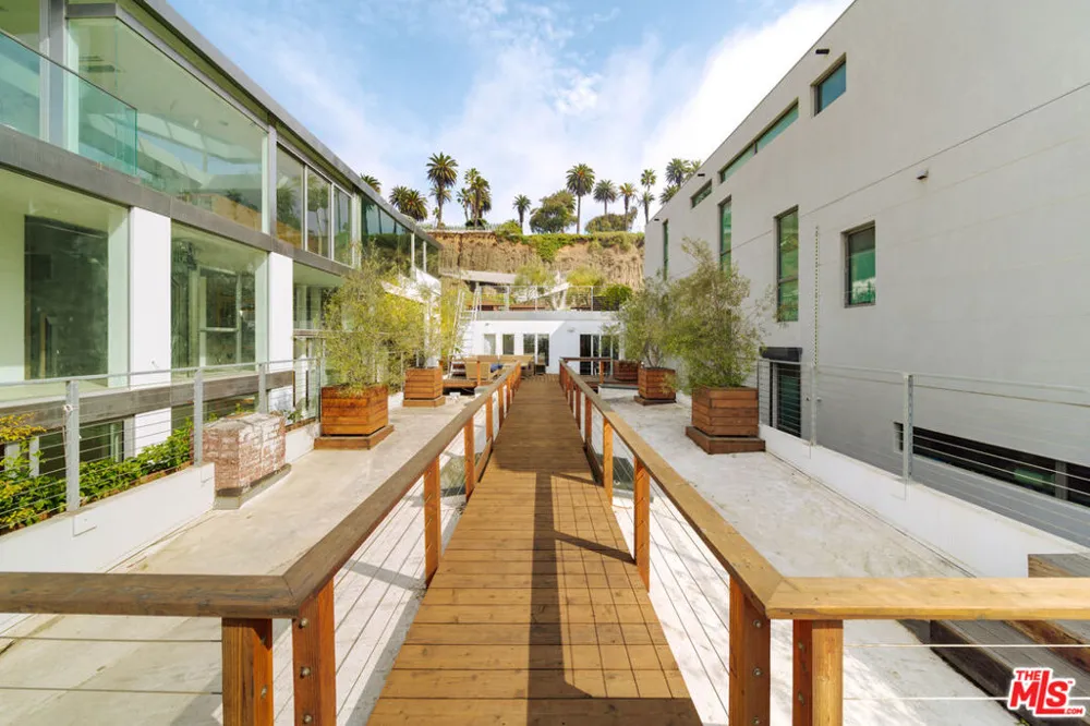 936 Palisades Beach Road Santa Monica, CA 90403