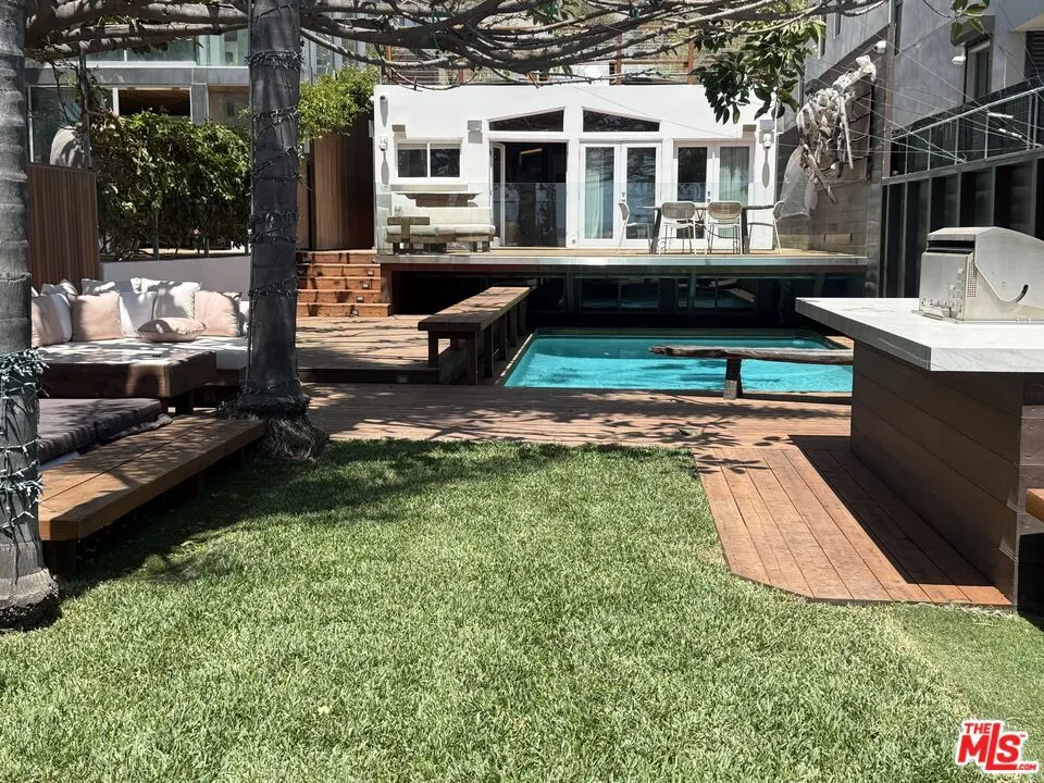 936 Palisades Beach Road Santa Monica, CA 90403