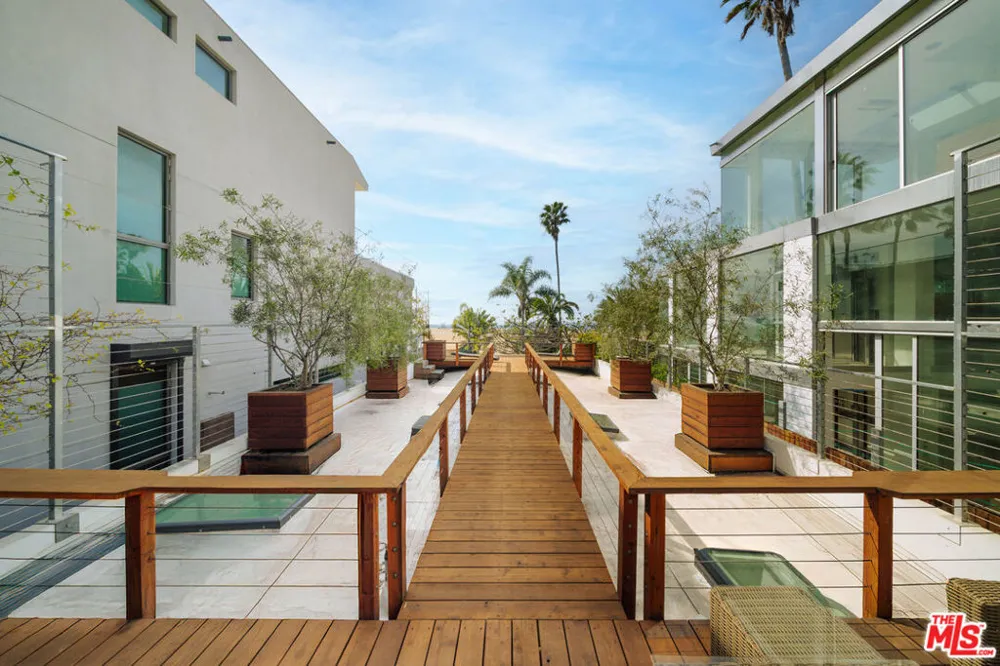 936 Palisades Beach Road Santa Monica, CA 90403