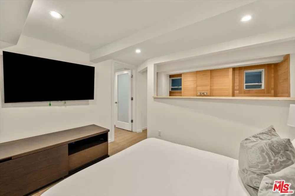 936 Palisades Beach Road Santa Monica, CA 90403