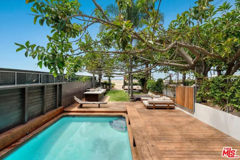 936 Palisades Beach Road Santa Monica, CA 90403