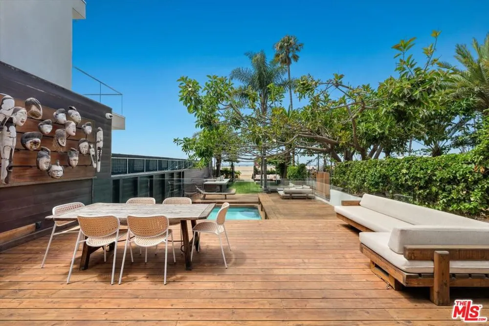 936 Palisades Beach Road Santa Monica, CA 90403