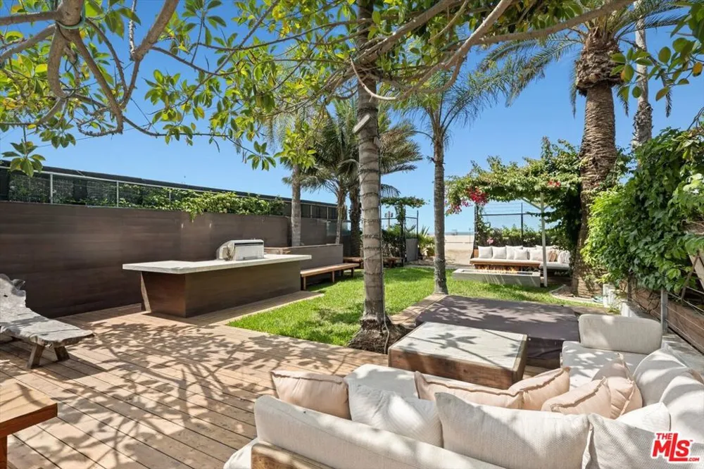 936 Palisades Beach Road Santa Monica, CA 90403