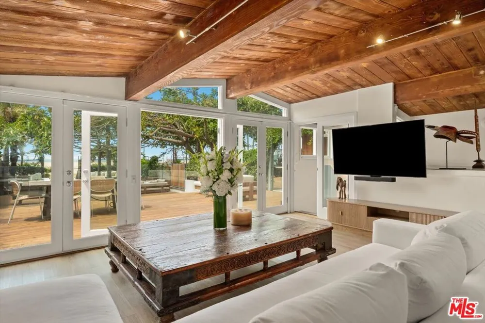 936 Palisades Beach Road Santa Monica, CA 90403