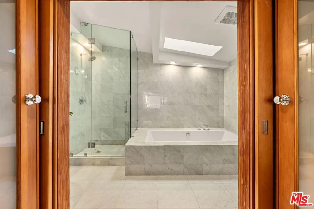 936 Palisades Beach Road Santa Monica, CA 90403