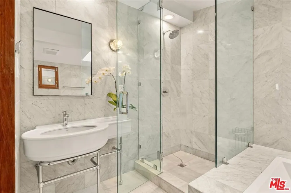 936 Palisades Beach Road Santa Monica, CA 90403