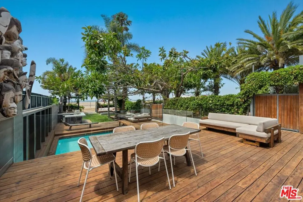 936 Palisades Beach Road Santa Monica, CA 90403