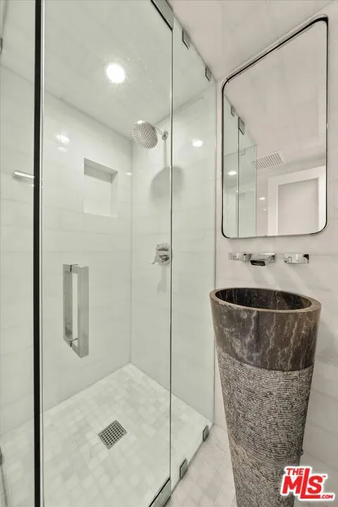 936 Palisades Beach Road Santa Monica, CA 90403