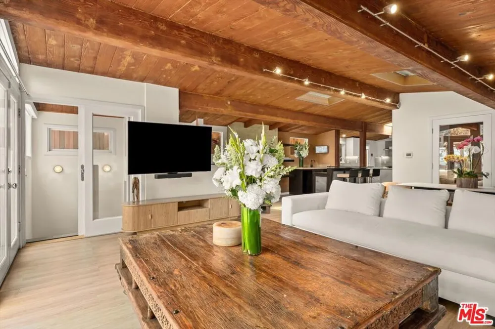 936 Palisades Beach Road Santa Monica, CA 90403