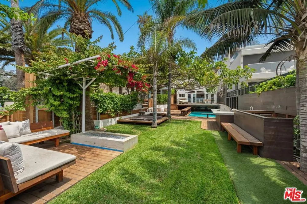 936 Palisades Beach Road Santa Monica, CA 90403