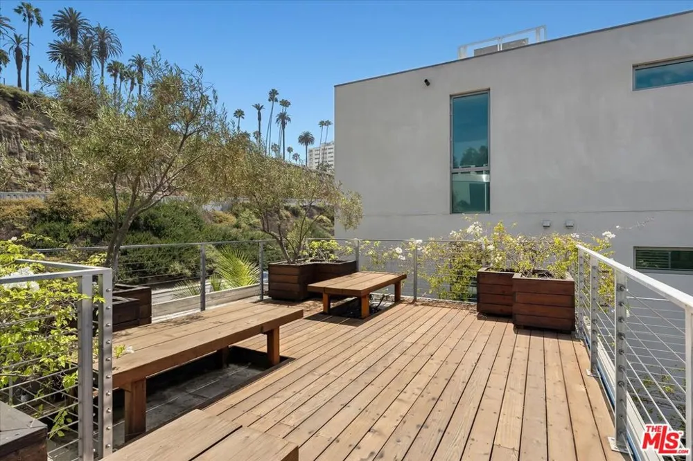936 Palisades Beach Road Santa Monica, CA 90403