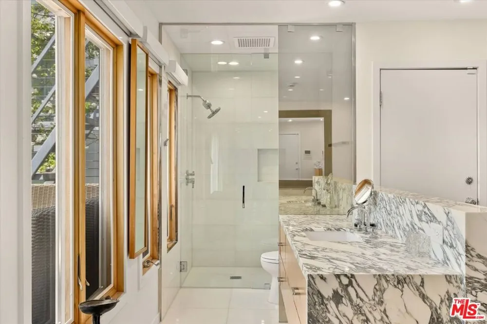 936 Palisades Beach Road Santa Monica, CA 90403