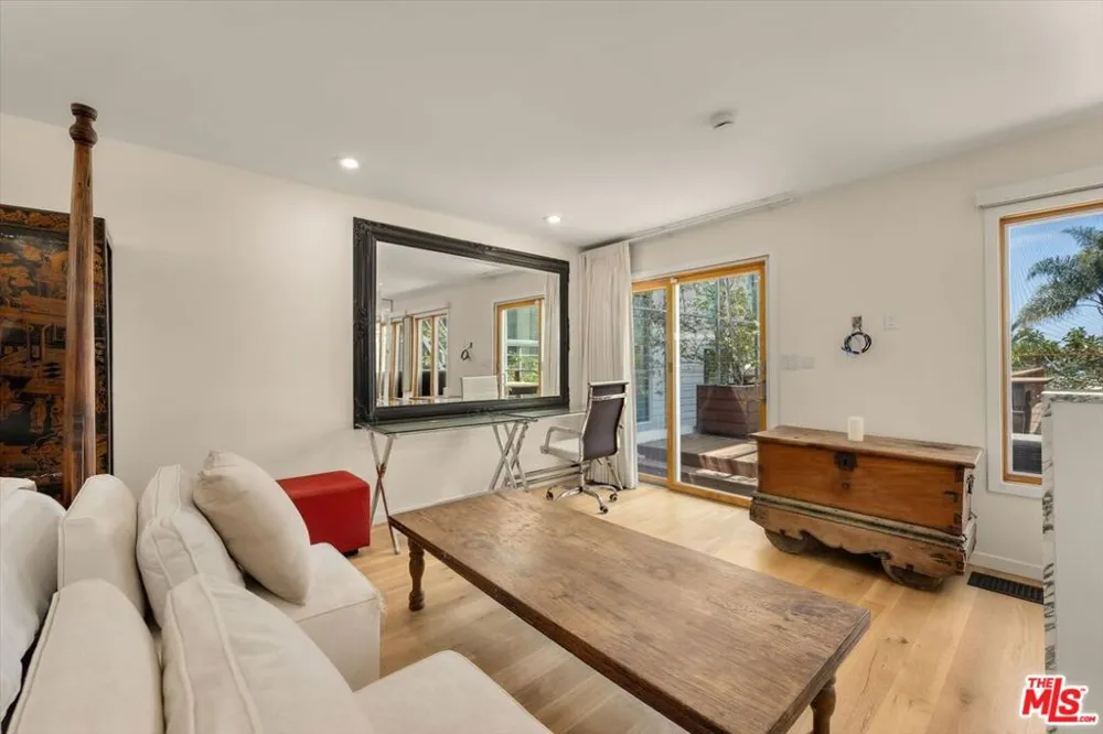 936 Palisades Beach Road Santa Monica, CA 90403