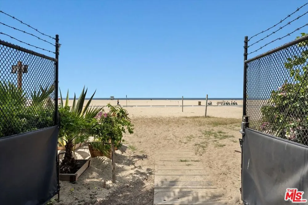 936 Palisades Beach Road Santa Monica, CA 90403