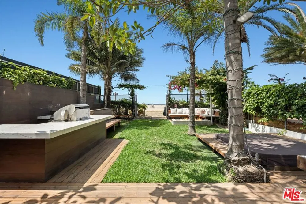 936 Palisades Beach Road Santa Monica, CA 90403