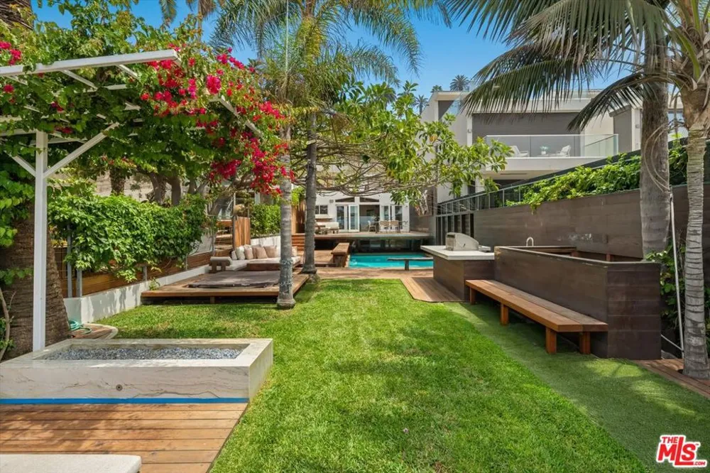 936 Palisades Beach Road Santa Monica, CA 90403