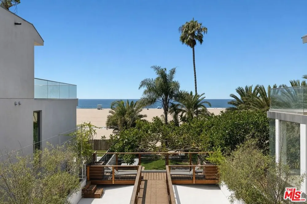 936 Palisades Beach Road Santa Monica, CA 90403