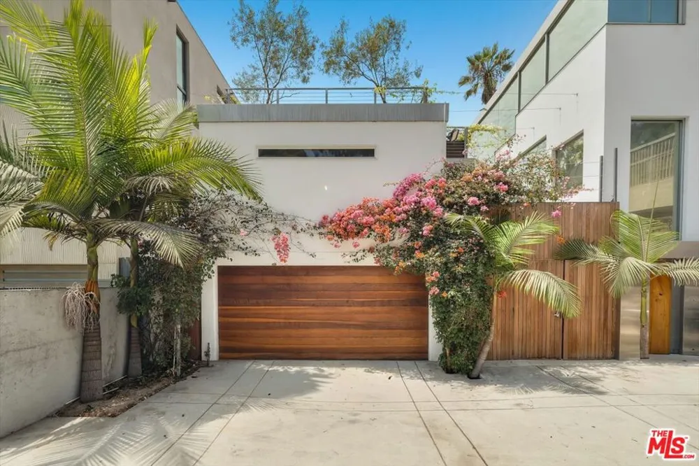 936 Palisades Beach Road Santa Monica, CA 90403