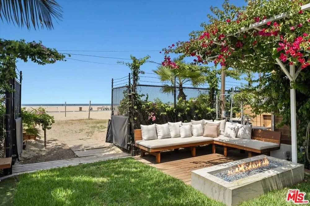 936 Palisades Beach Road Santa Monica, CA 90403