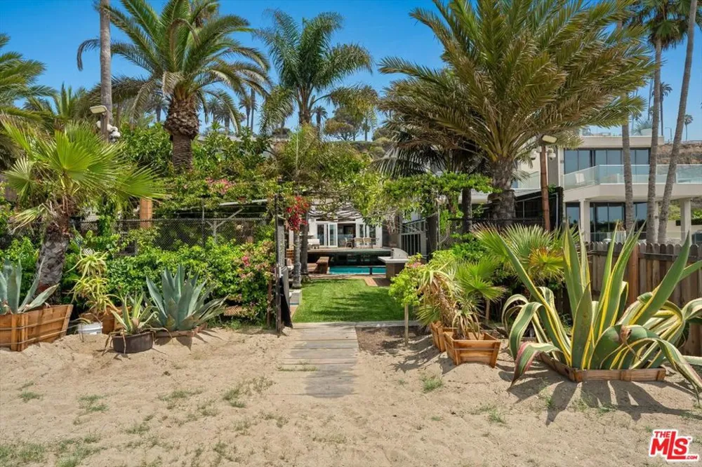 936 Palisades Beach Road Santa Monica, CA 90403
