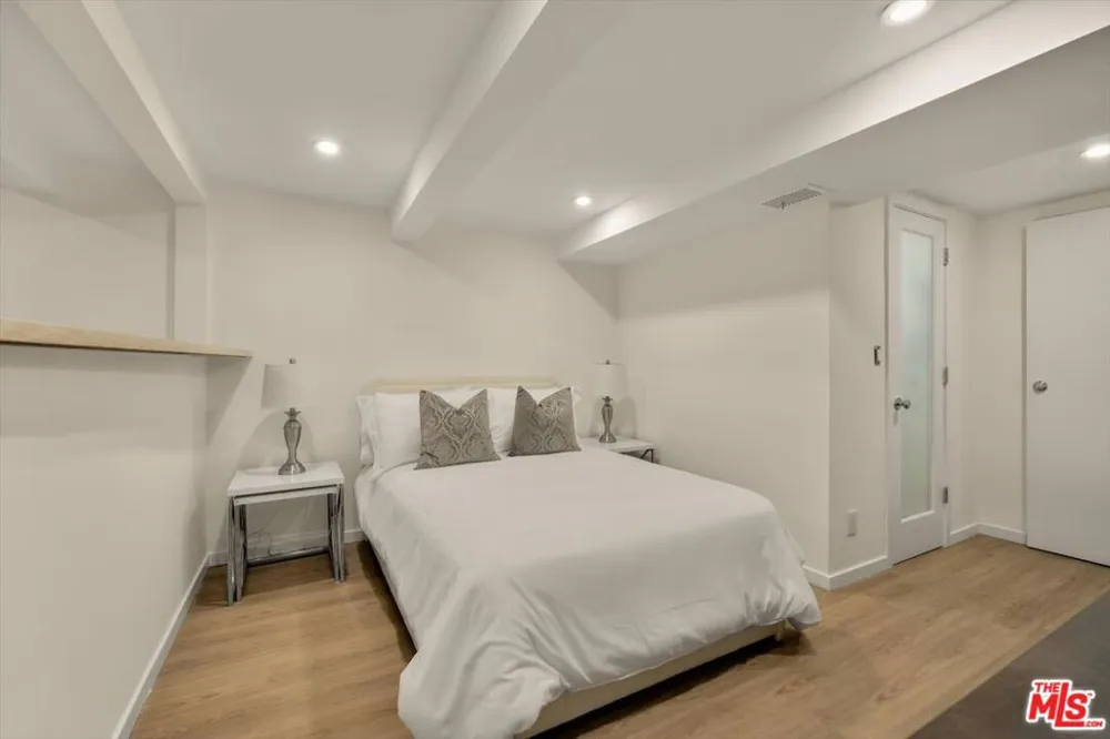 936 Palisades Beach Road Santa Monica, CA 90403