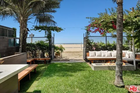 936 Palisades Beach Road