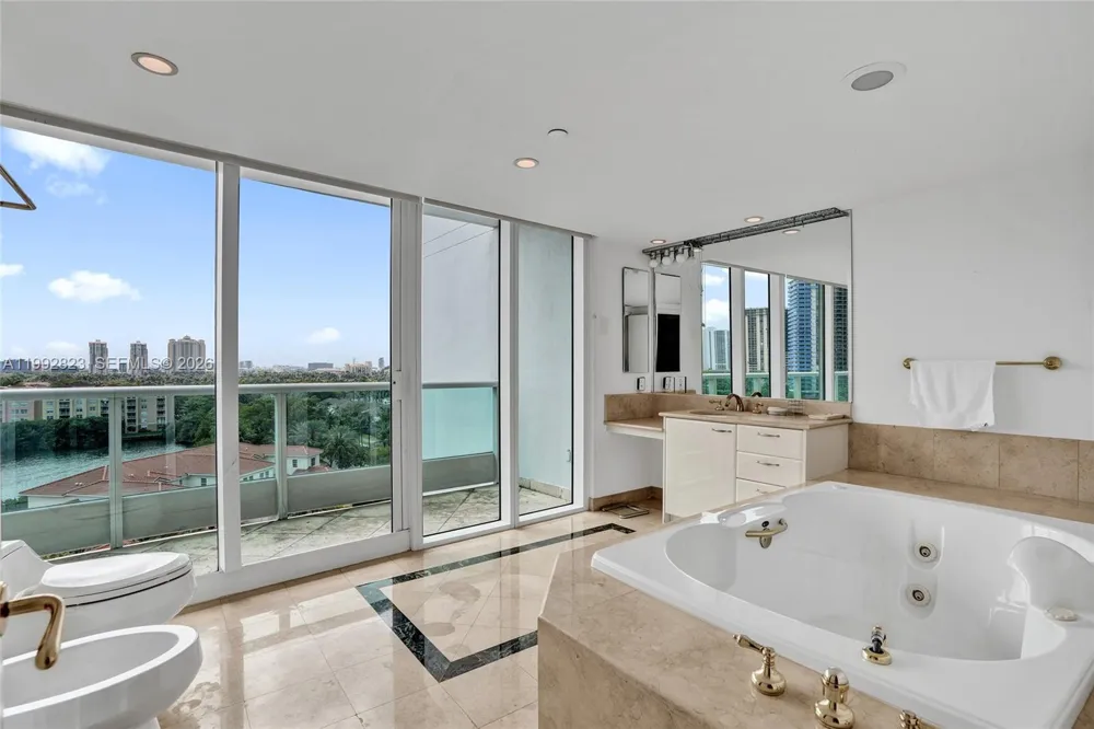19955 NE 38th Ct #1002 Aventura, FL 33180